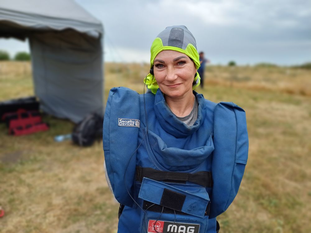 MAG female deminers